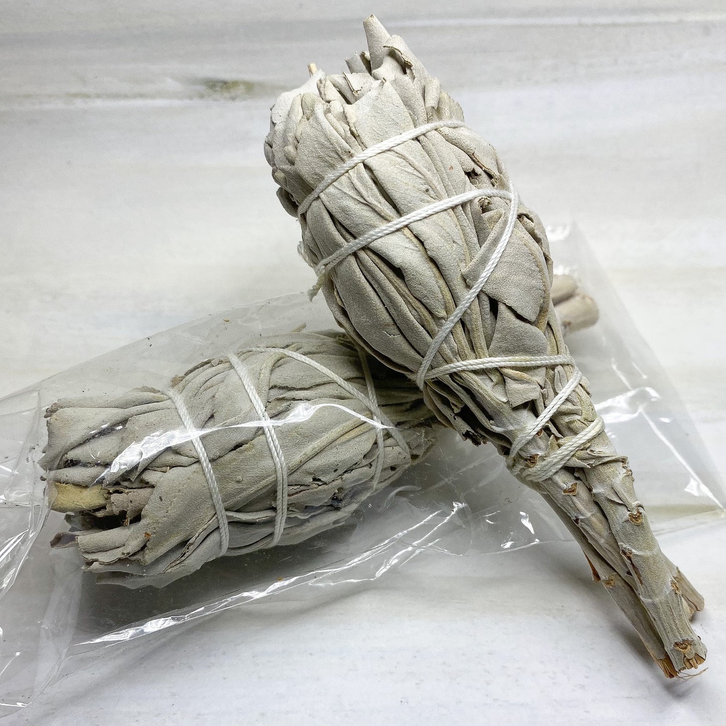 35 MM X 110 MM WHITE SAGE FOR SMUDGING/ CLEANSING
