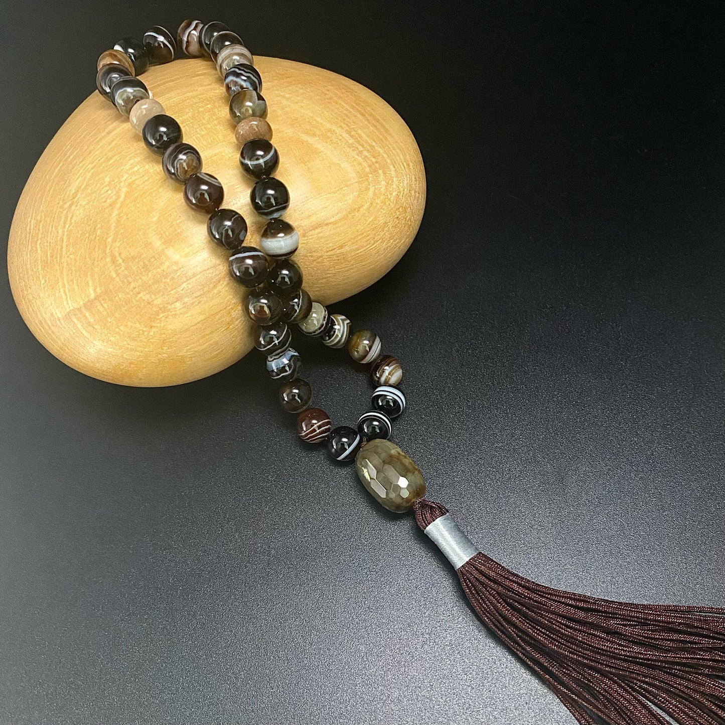 8MM ROUND MEDICINE DZI WITH AGATE PRAYER BEADS